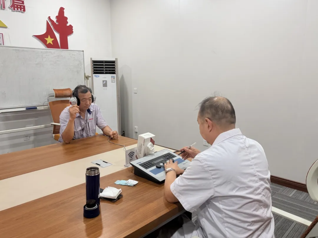A Kaleter employee undergoing a hearing test during the on-site checkup