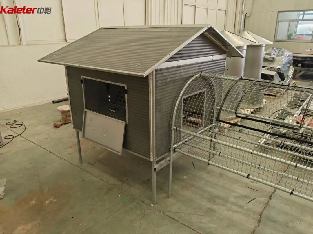 Kaleter courtyard tunnel mobile house, a steel house with a wire mesh tunnel run attached