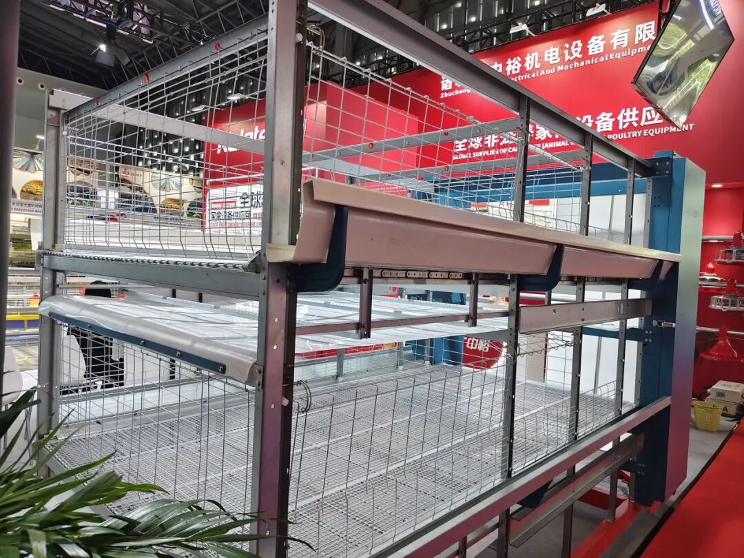 Kaleter broiler catching cage system set up on the exhibition floor
