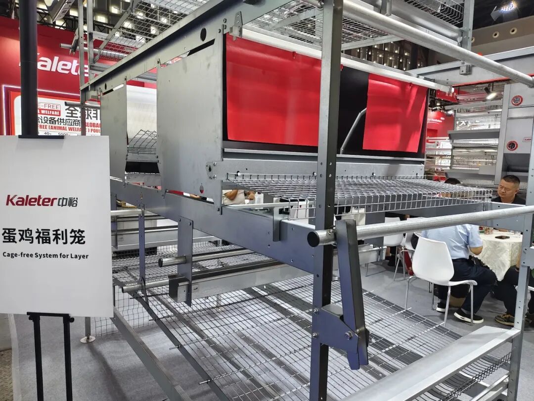 Kaleter enriched colony system for layers, with the product sign beside the stand
