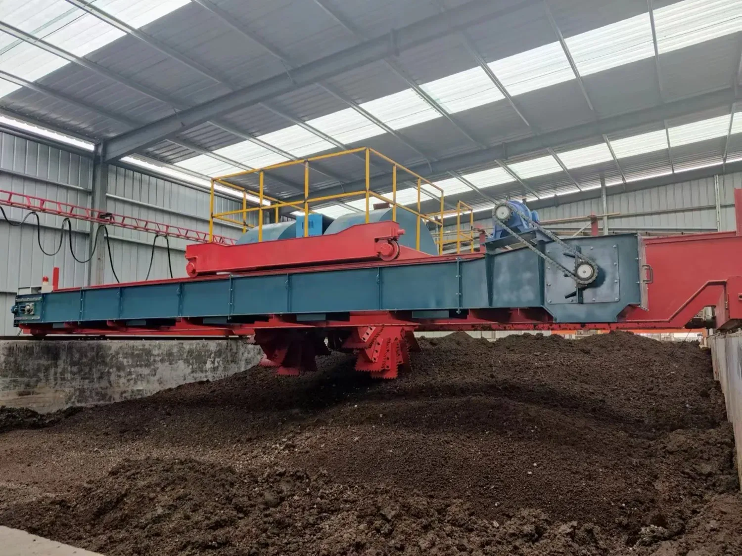 Wheel compost turner